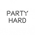 Grafica minimalista con la scritta 'PARTY HARD' in caratteri moderni su sfondo bianco.